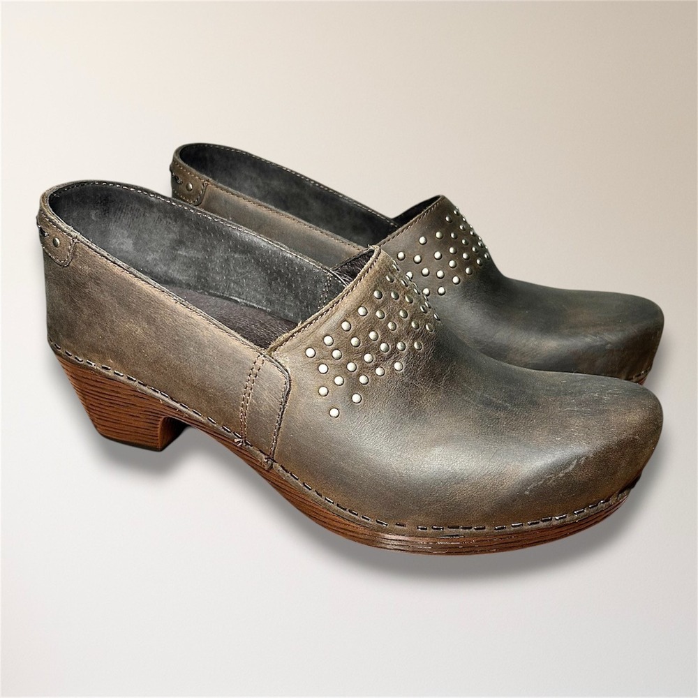 Dansko Mavis Brown Nubuck Studded Clogs Women's 42 Comfort Leather Shoes Travel